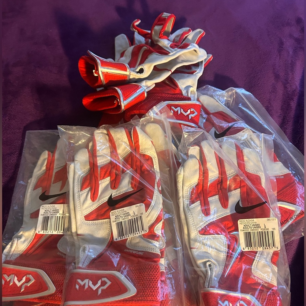 Nike MLB Men's Red and White MVP Sports Gloves RED and WHITE